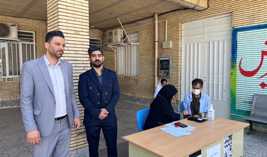 برپایی میز خدمت در بیمارستان  جوادالائمه(ع) شهرستان نرماشیر